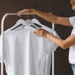 ako-sa-rychlo-zbavit-zltych-skvrn-od-potu-na-obleceni.webp.webp